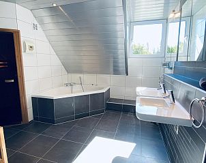 Houten sauna voor ultieme ontspanning in VZ250 Groepsaccommodatie Goes.