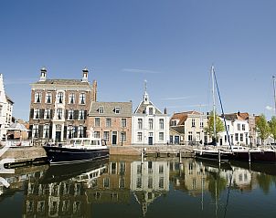 Zonnig terras van vakantiehuis ZE207 in Oud Sabbinge, ideaal voor buiten dineren in Zuid-Beveland.