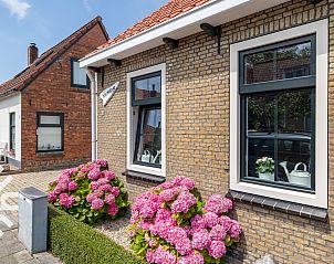 Moderne keuken en eetruimte in vakantiehuis ZE207, Oud Sabbinge, met stijlvolle details.