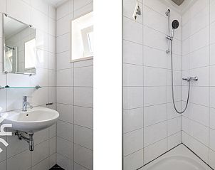 Gezellig terras van vakantiehuis ZE207 in Oud Sabbinge, met uitzicht op de bloementuin.