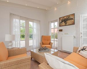 Comfortabele zithoek in Vakantiehuisje in Hansweert met veel daglicht, Zuid-Beveland, Zeeland.