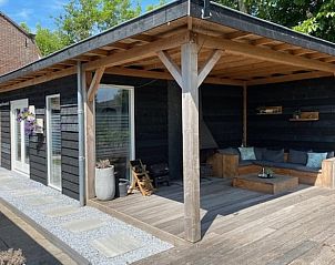 Overdekt terras van Vakantiehuisje in Streefkerk, ideaal voor ontspanning in Alblasserwaard.