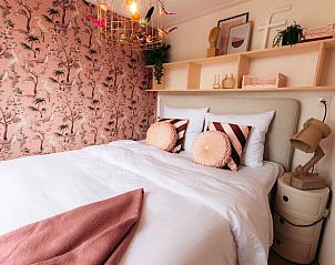 Comfortabele slaapkamer in Vakantiehuisje in Langerak, Alblasserwaard, met stijlvol interieur.