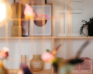 Artistieke decoratie in Vakantiehuisje in Langerak, Alblasserwaard, met creatieve details.