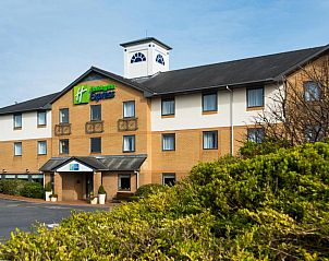 Guest house 6706701 • Apartment Wales • Holiday Inn Express Swansea East, an IHG Hotel 