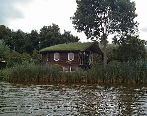 Vakantiehuis in Reeuwijk met rieten dak, omgeven door natuur in het Groene Hart, Zuid-Holland.