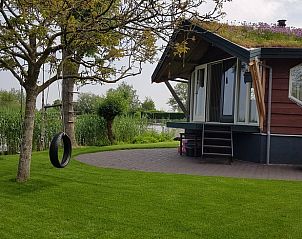 Vakantiewoning in Reeuwijk met ruim terras en groene omgeving, ideaal voor ontspanning.