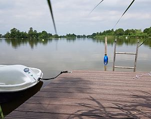 Privsteiger met waterfiets bij Vakantiehuis in Reeuwijk, perfect voor waterliefhebbers.