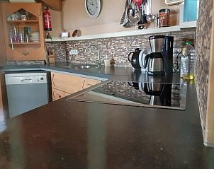 Moderne keuken in Vakantiehuis in Reeuwijk, voorzien van alle gemakken.