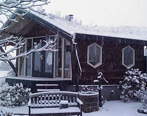 Sneeuw bedekt Vakantiehuis in Reeuwijk, een winterwonderland in Zuid-Holland.