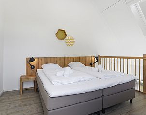 Buitenzijde van De Reeuwijkse Plassen 2-persoons waterwoning 2C met groen uitzicht, Reeuwijk, Zuid-Holland.