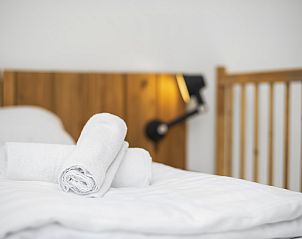 Uitzicht vanuit de slaapkamer van De Reeuwijkse Plassen 2-persoons waterwoning 2C, Reeuwijk, Zuid-Holland.