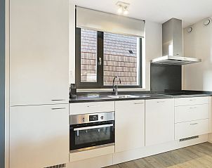 Moderne keuken in De Reeuwijkse Plassen 8-persoons kinderwoning, vakantiehuis in Groene hart, Zuid-Holland.