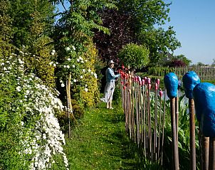 Comfortabele bank in de woonkamer van Vakantiehuis in Hazerswoude-Dorp, Zuid-Holland.