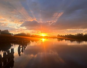 Adembenemende zonsondergang bij Huisje in Zevenhoven, vakantiehuis in Zuid-Holland