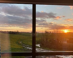 Prachtig uitzicht op zonsondergang vanuit Vakantiehuisje in Leidschendam, Zuid-Holland.