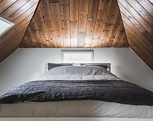 Knusse slaapkamer onder houten plafond in Huisje in Noordeloos, vakantiehuis in het Groene Hart.