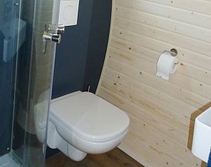 Houten veranda van Huisje in Boskoop, vakantiehuis in het Groene Hart.