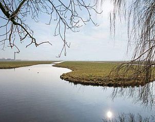 Uitzicht op de rivier bij Vakantiehuis in Bergambacht, Groene Hart, Zuid-Holland.