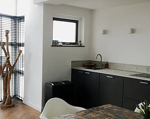 Compacte en stijlvolle keuken in Huisje in Rijnsaterwoude vakantieaccommodatie in Groene Hart Zuid-Holland.