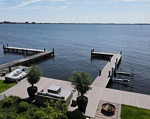Priv steiger bij Vakantiehuis in Rijnsaterwoude, ideaal voor watersport in het Groene Hart, Zuid-Holland.