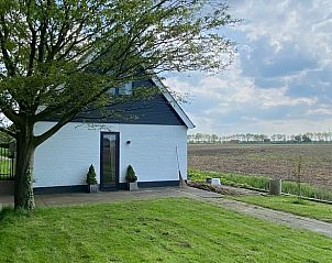 Vakantiehuis in Klaaswaal met uitzicht op velden, een serene vakantiewoning in Zuid-Holland.