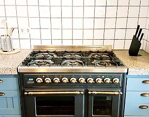 Professioneel fornuis in Vakantiehuisje in Bleiswijk, ideaal voor culinaire avonturen in Rotterdam eo, Zuid-Holland.